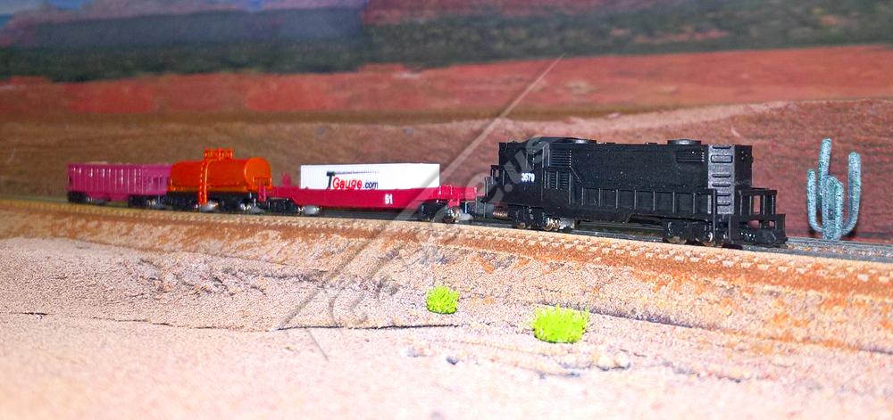EMD GP8 Black US Freight Train Set Starter Sets TGauge.us